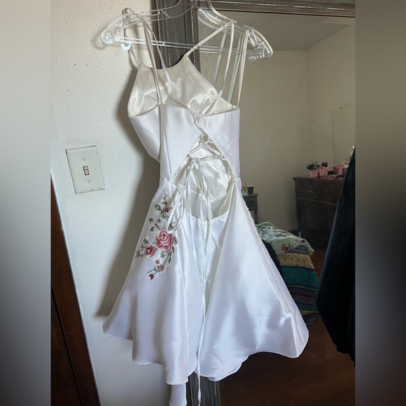 HOMECOMING AND PROM DRESSES - Picture 3 of 8